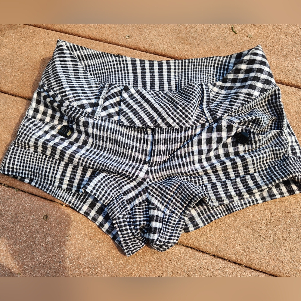 Vanity Black & White Plaid Shorts Juniors 1 x 2" inseam